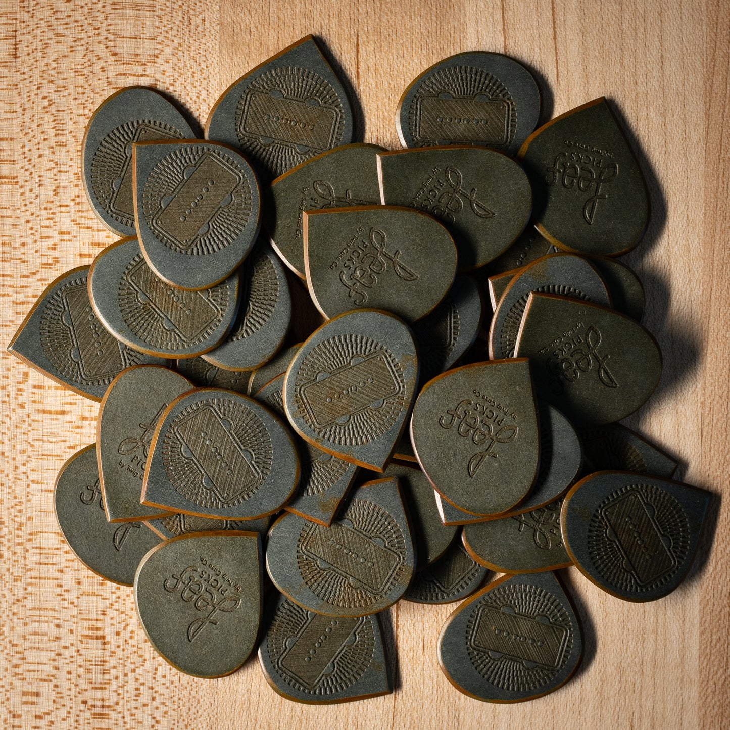 The Leaf Black Bobbin Pick 1.5mm Grip Design