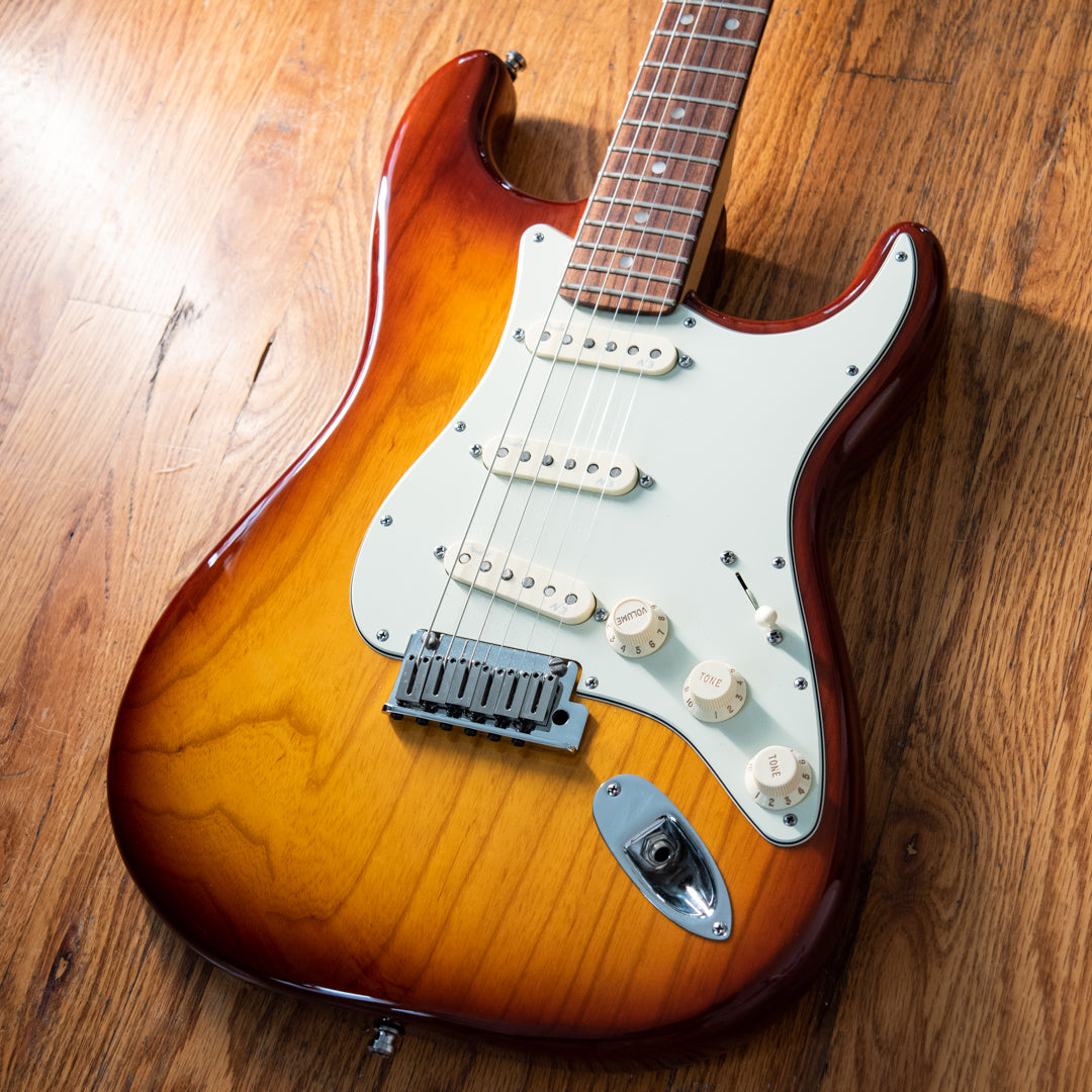 Fender American Deluxe Stratocaster Sienna Burst Auction
