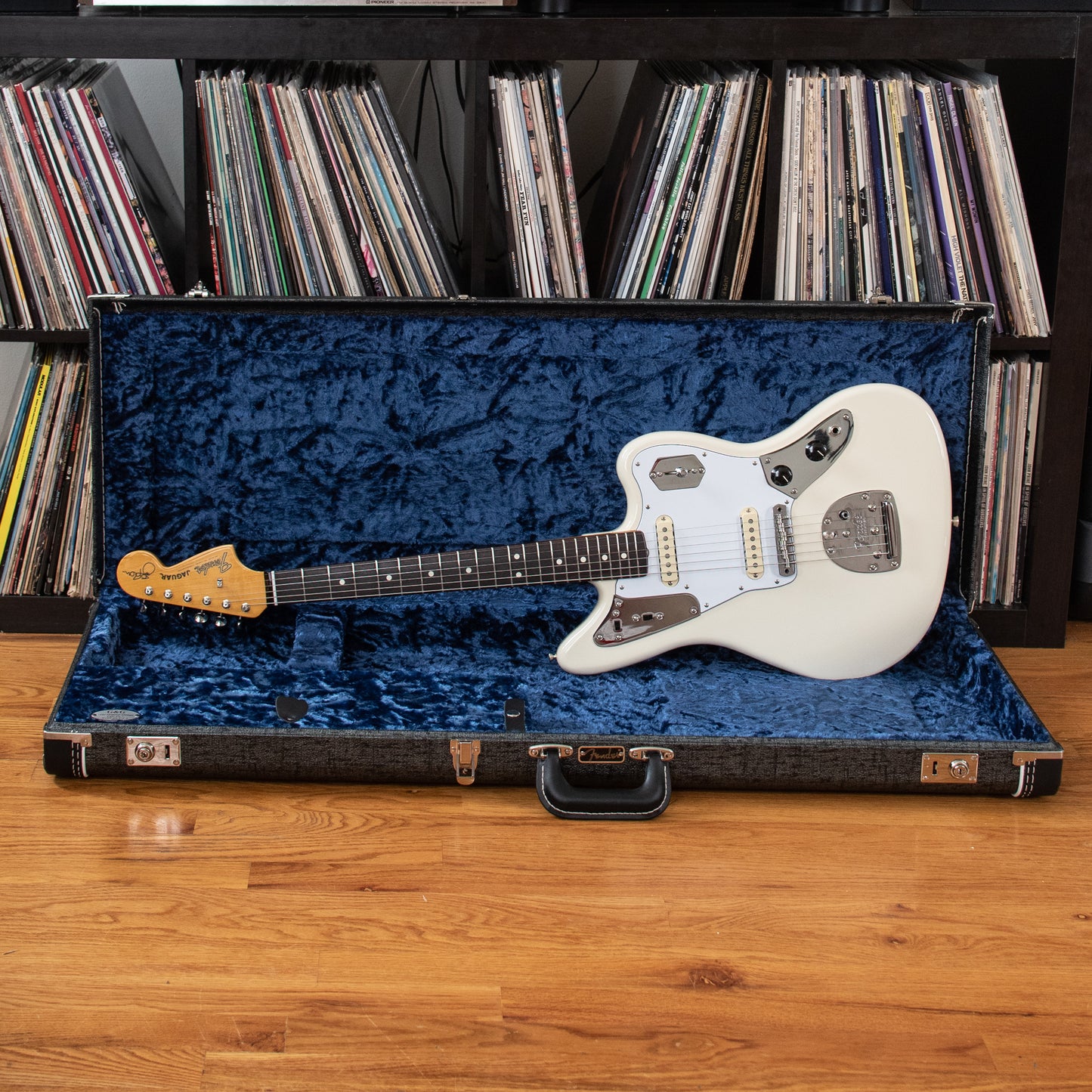 Fender Johnny Marr Jaguar Olympic White w/OHSC