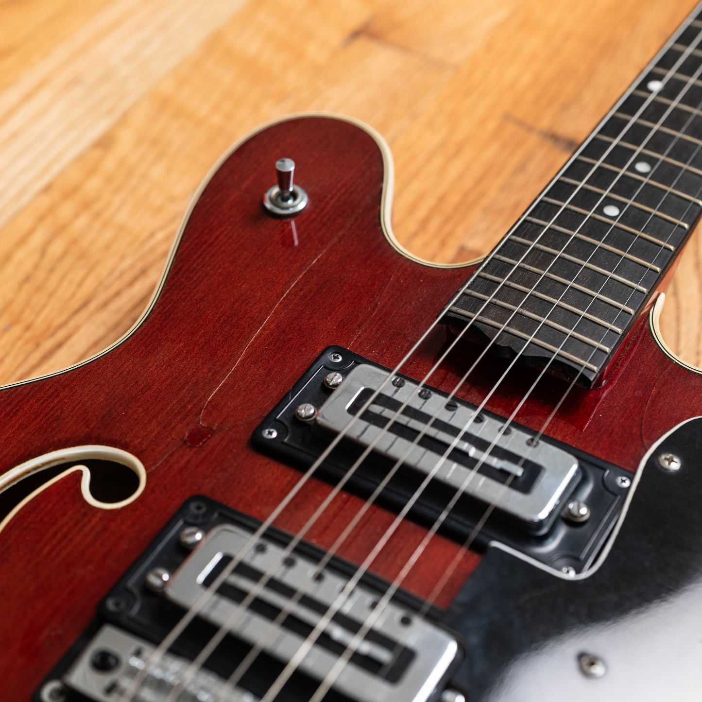 Ovation Tornado Red 1972