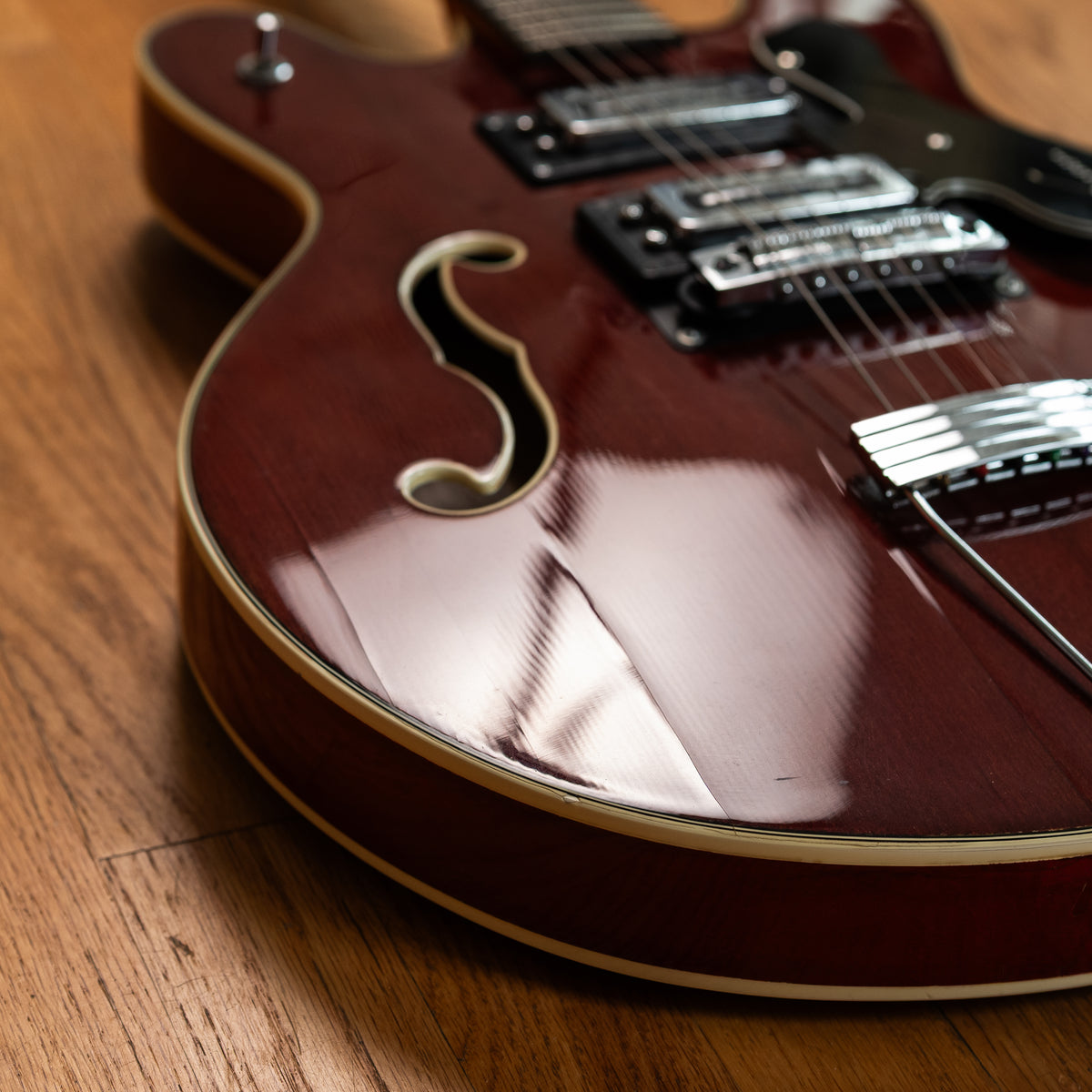Ovation Tornado Red 1972