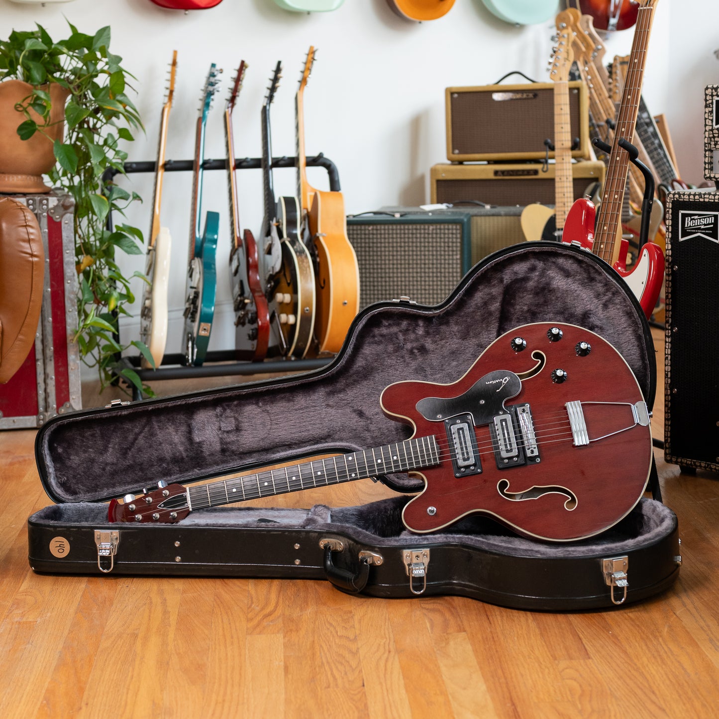 Ovation Tornado Red 1972