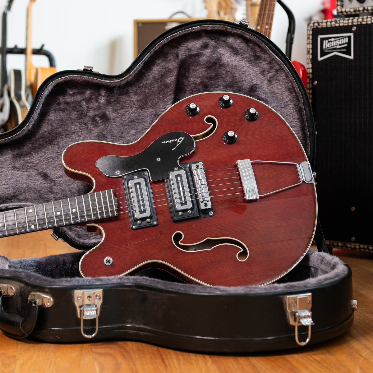 Ovation Tornado Red 1972