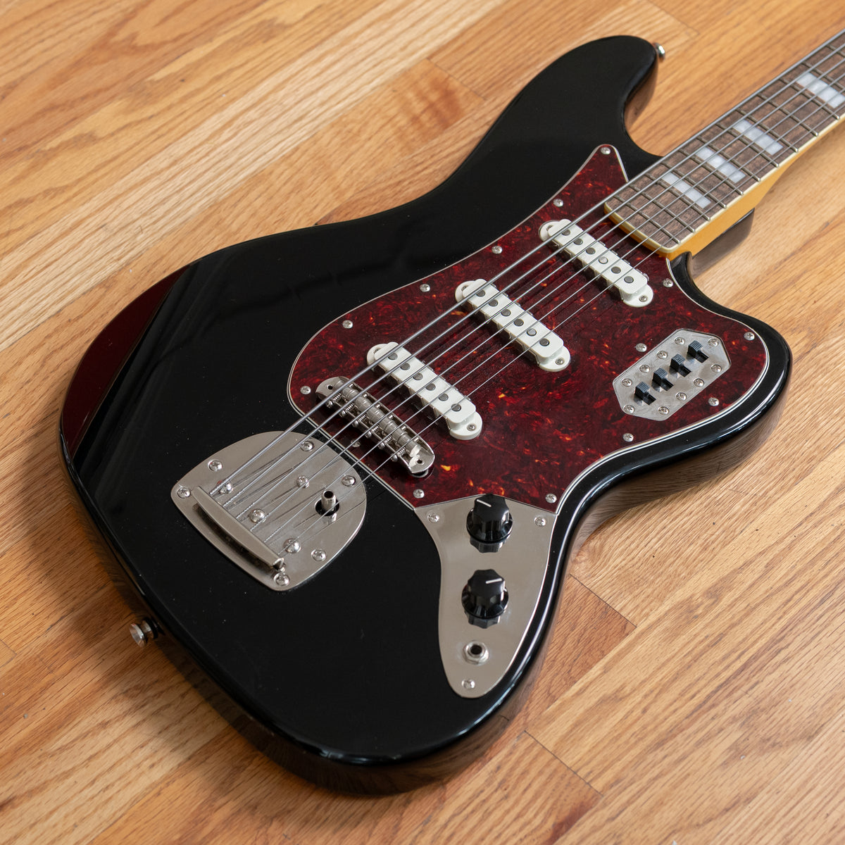 Squier Bass VI Black 2020 w/ Gig Bag