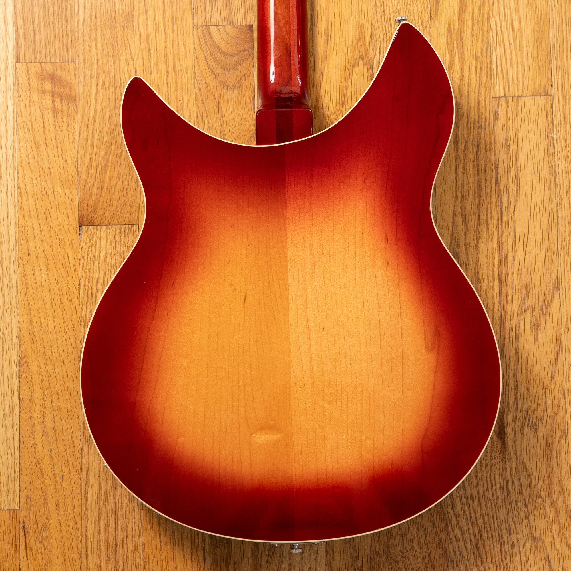 Rickenbacker 360/12V64 Fireglo 1992 – Black Bobbin