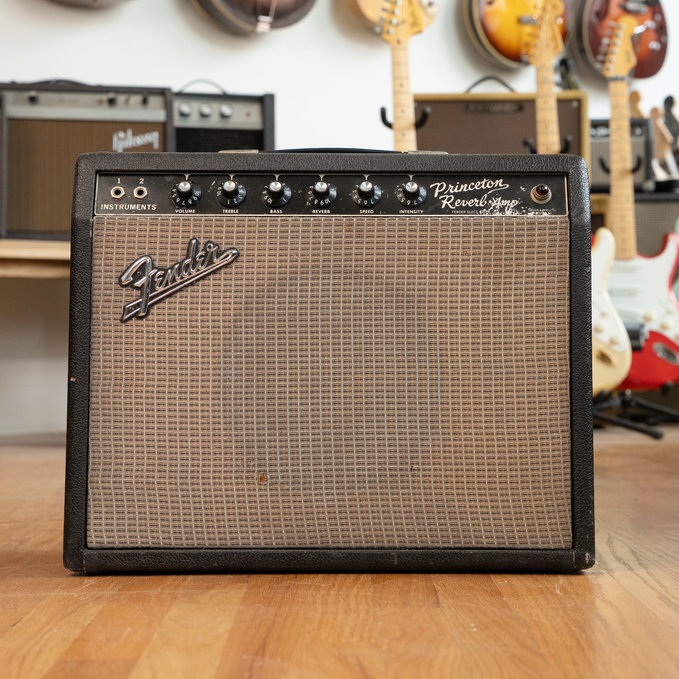 Fender – Black Bobbin