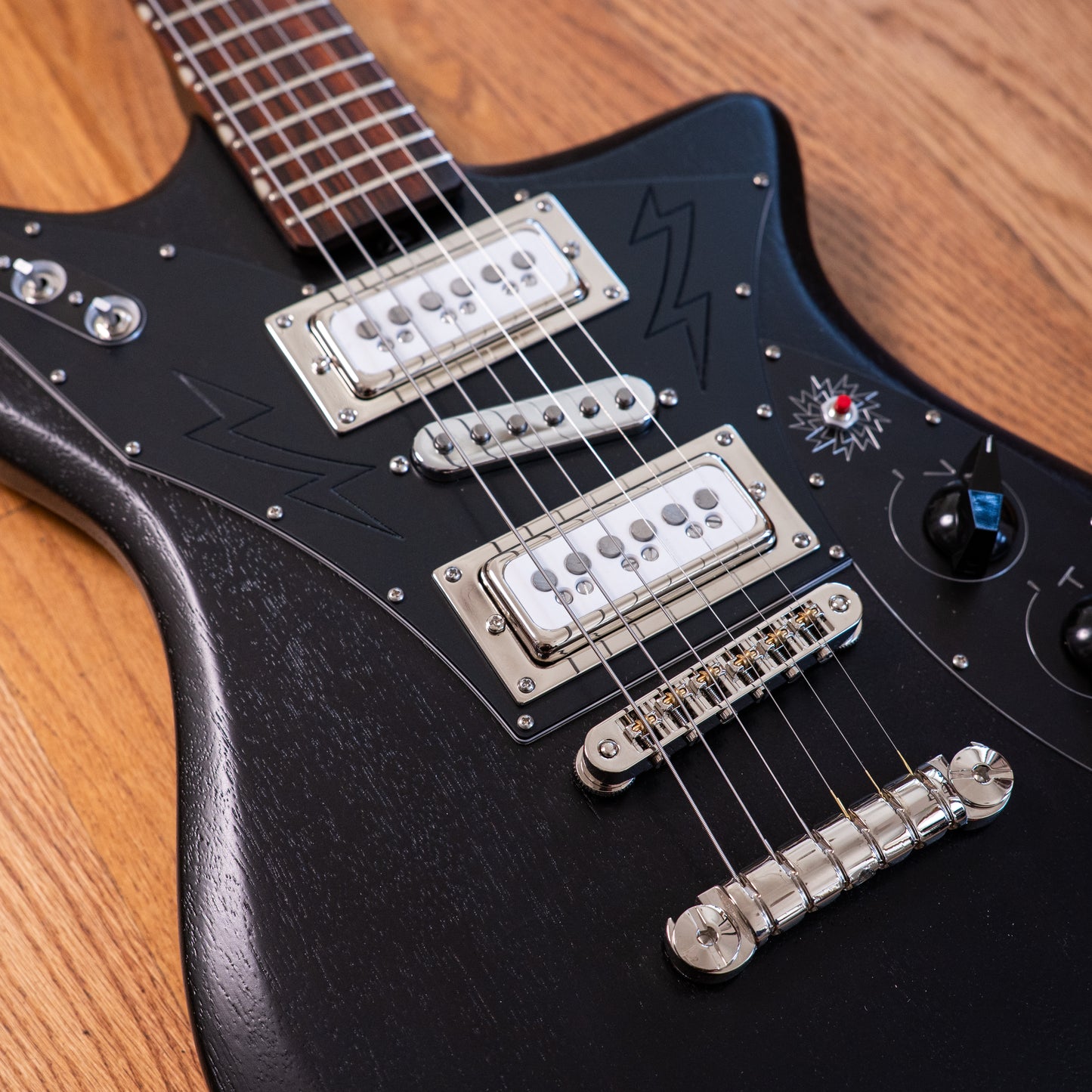 Baranik Guitars Black Bobbin B1
