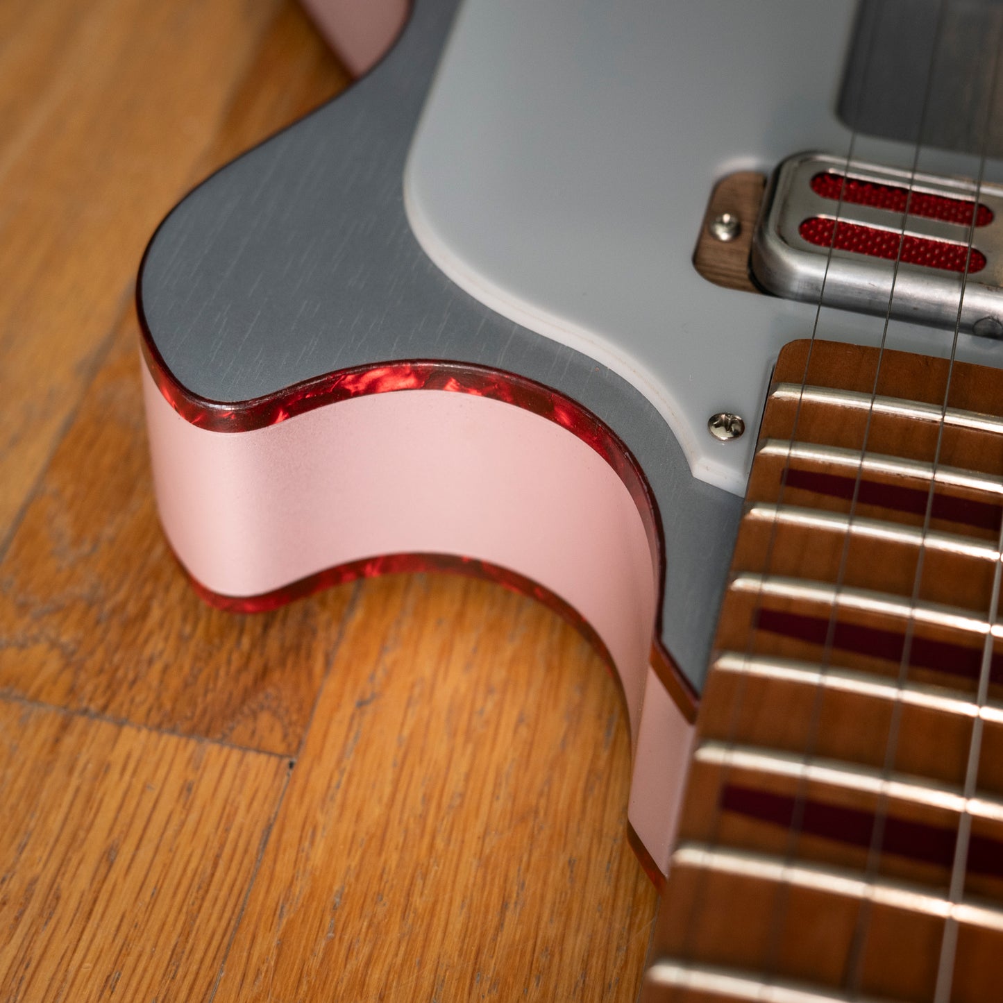 Lockhorn Instruments Zipper Slate & Pink Pearl Floor Model