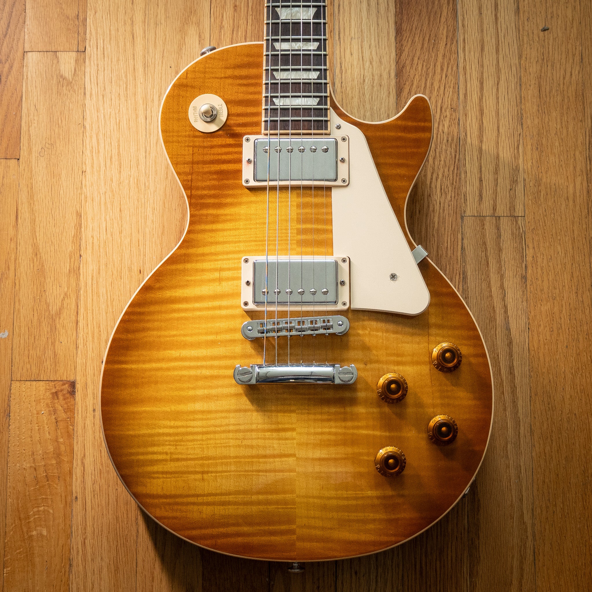 Gibson – Black Bobbin