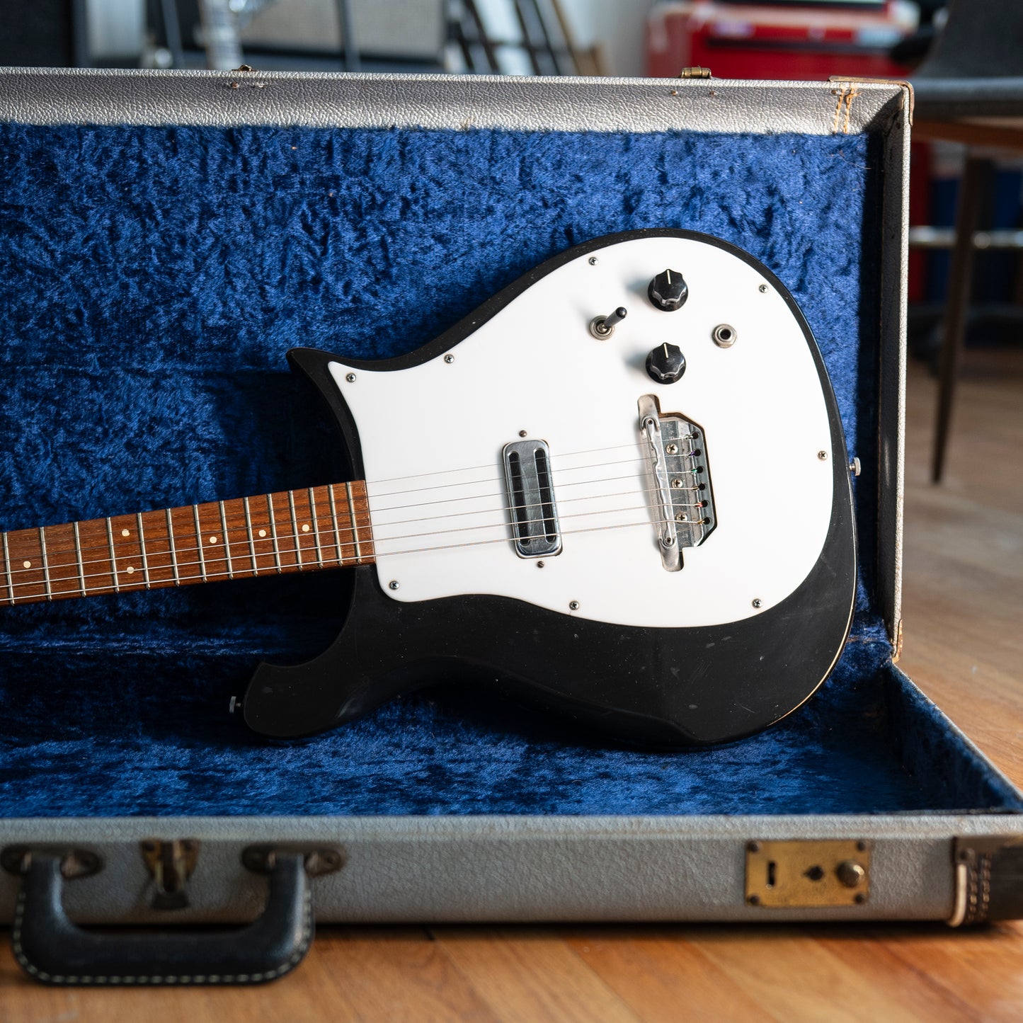 Rickenbacker 425 Jetglo 1964 w/OHSC