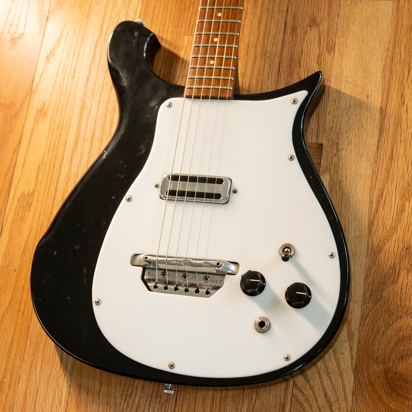 Rickenbacker 425 Jetglo 1964 w/OHSC