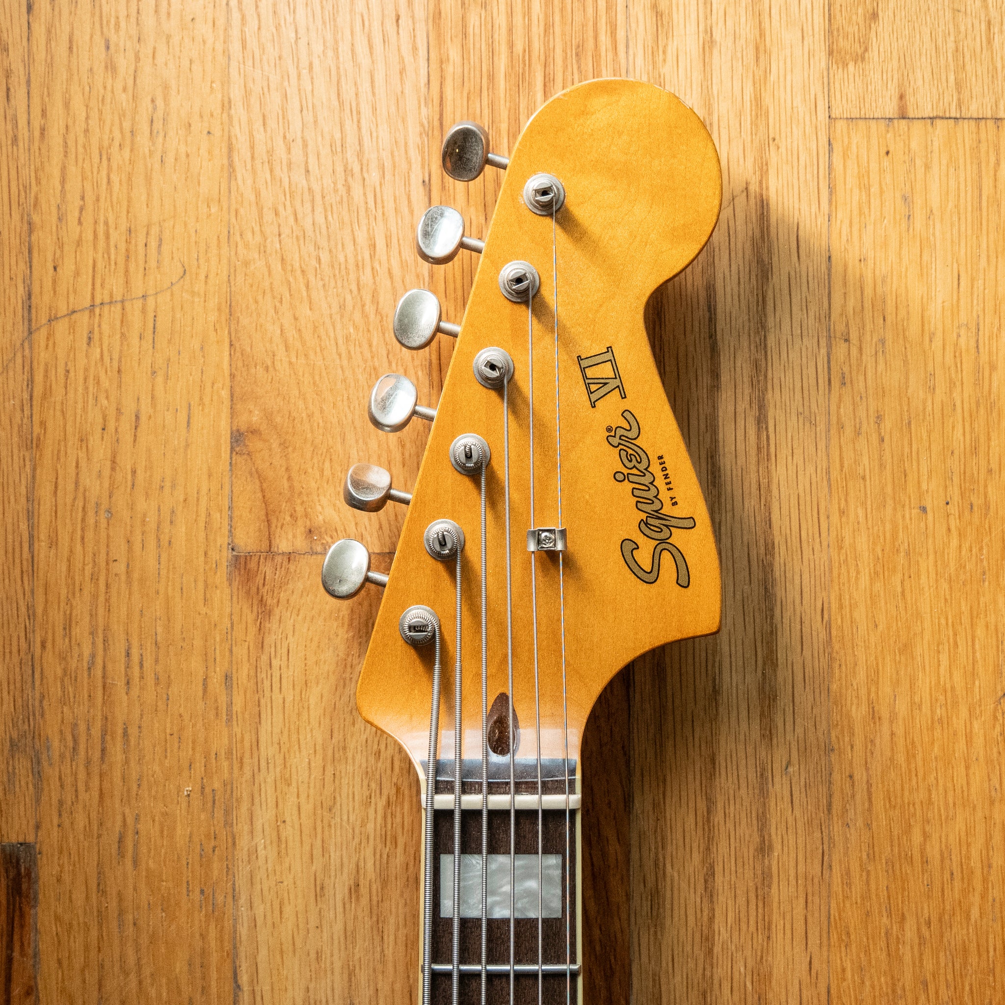 Squier Classic Vibe Bass VI – Black Bobbin
