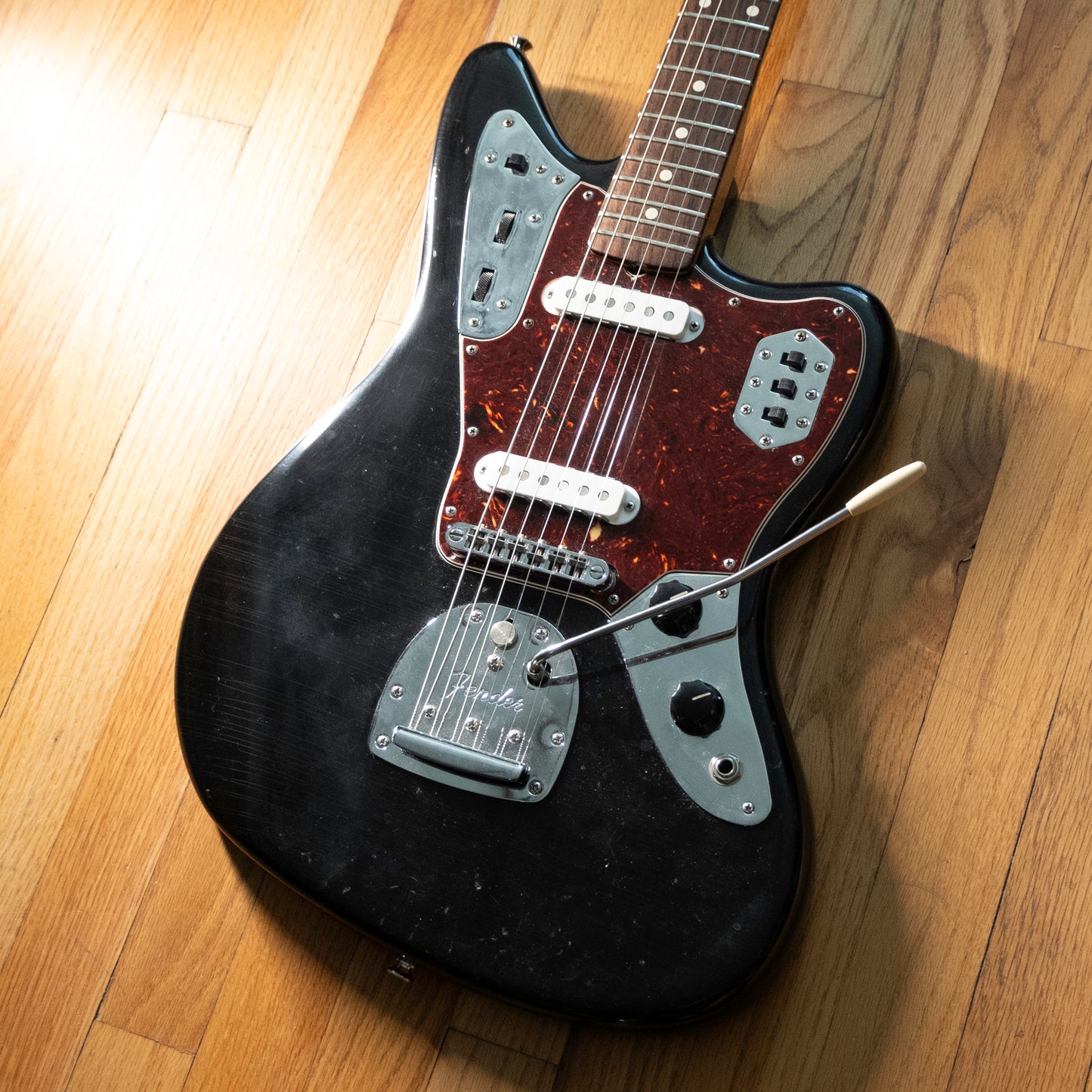 Fender Classic Player Jaguar Black Nitro Aged Refin