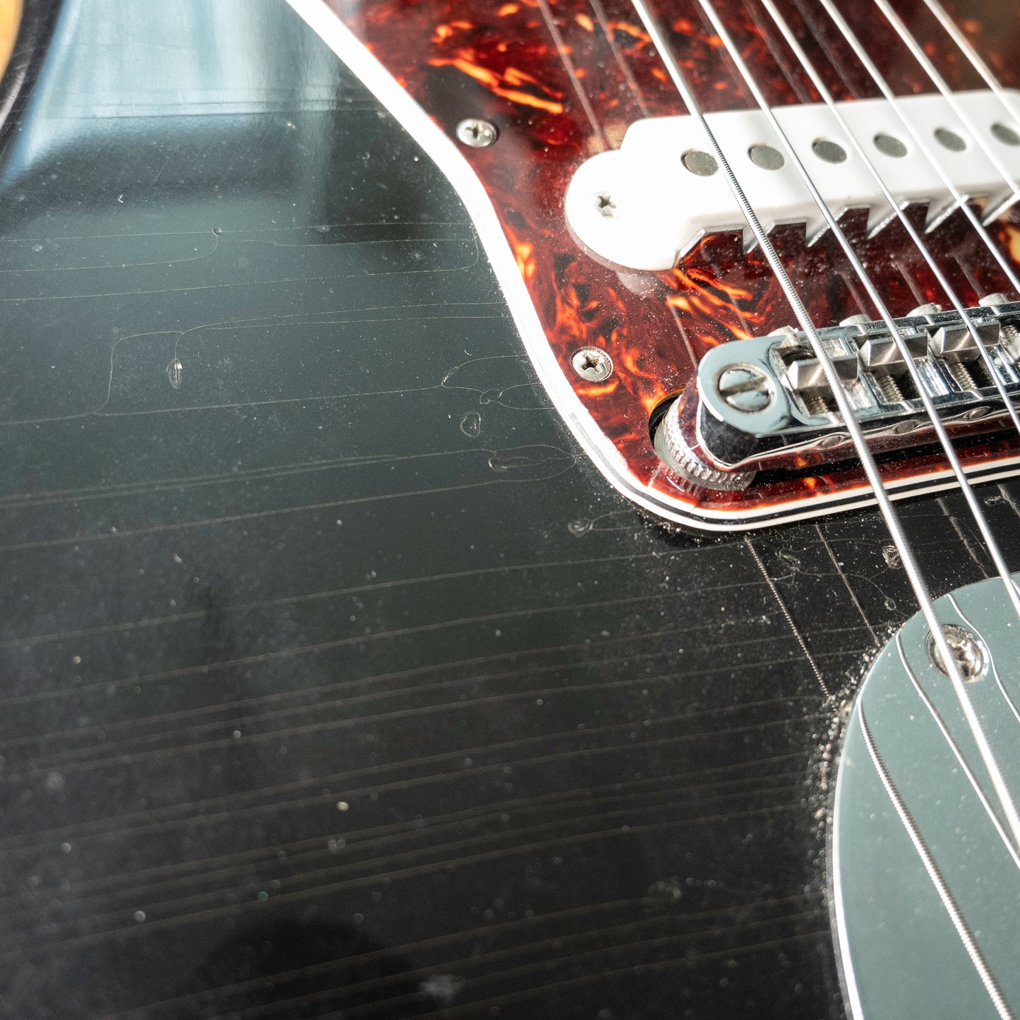 Fender Classic Player Jaguar Black Nitro Aged Refin