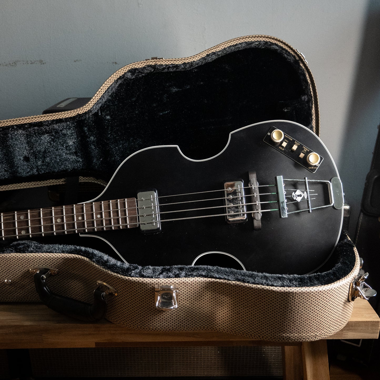 Hofner 500/1 Gold Label Violin Bass Matte Black (Imported Limited Run) w/OHSC