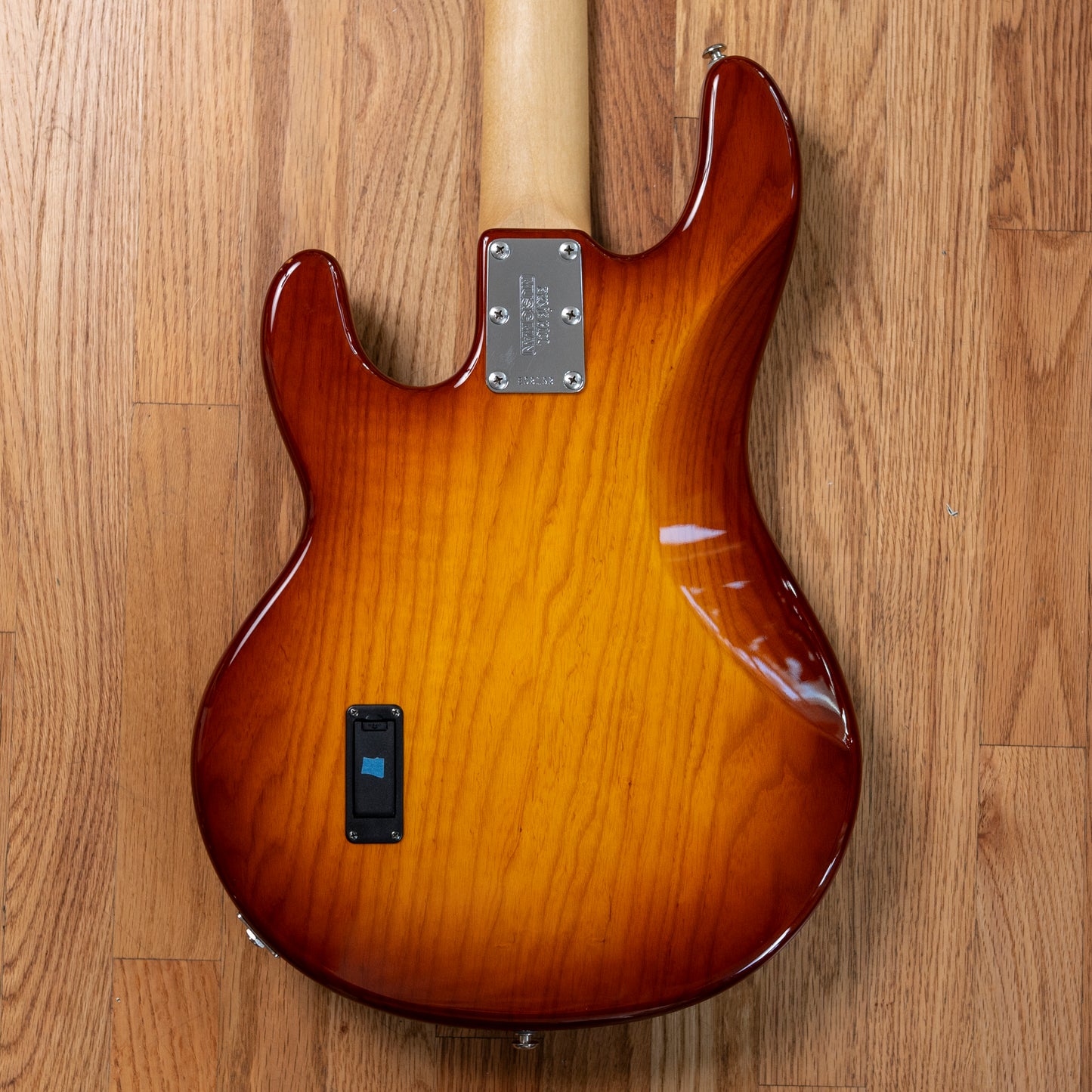 Music Man Bass Sunburst 1999 w/OHSC