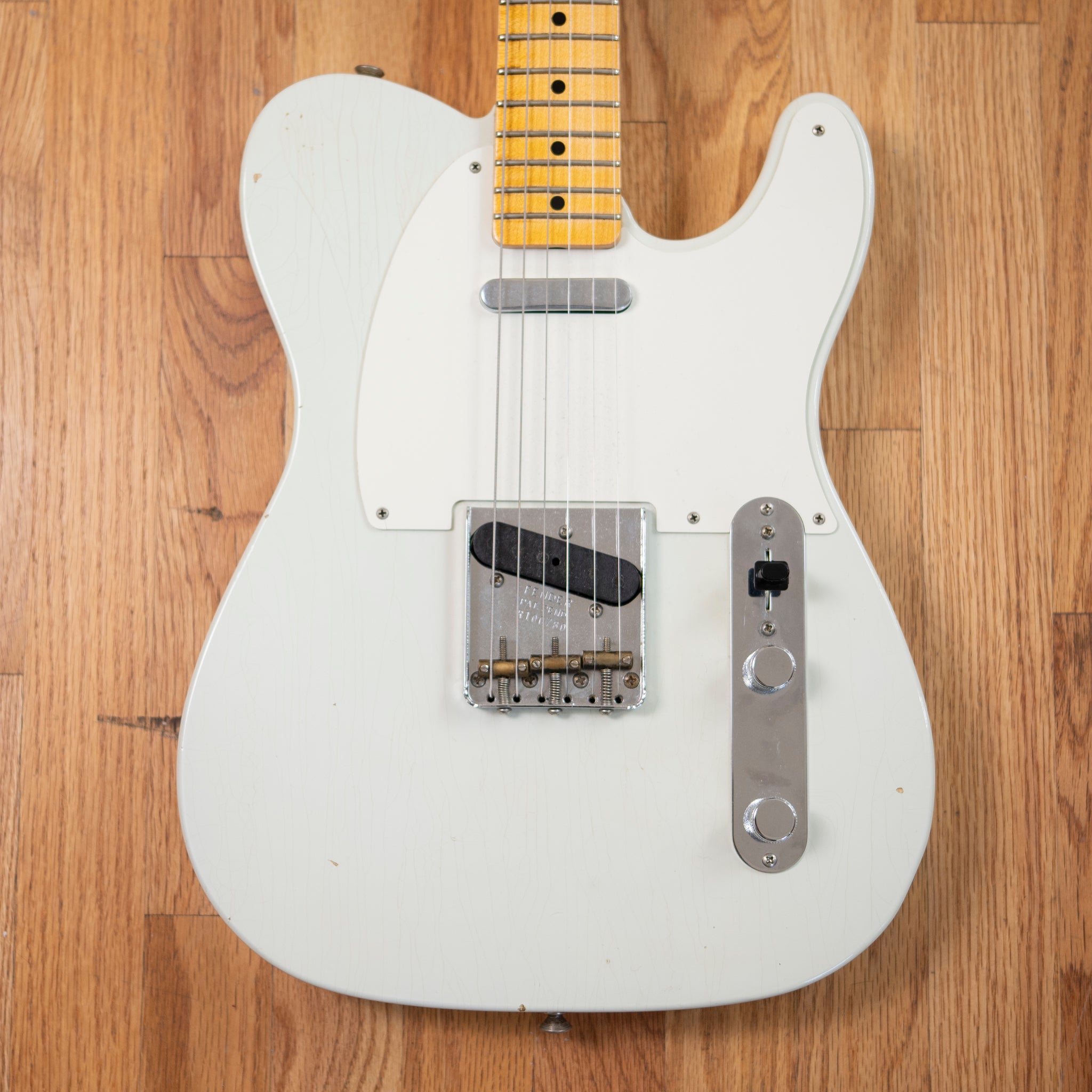 Fender – Black Bobbin