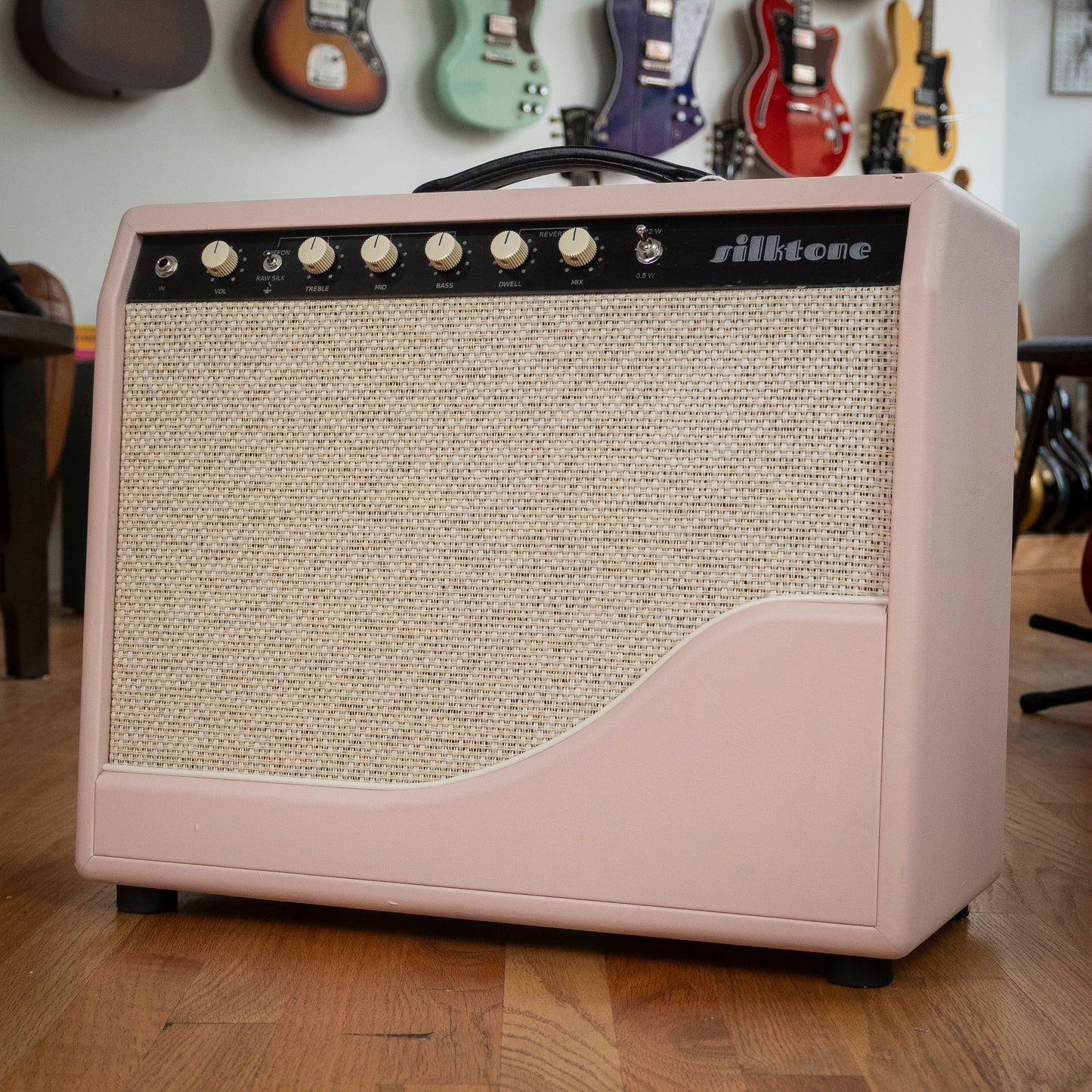 Silktone Amp Shell Pink USED