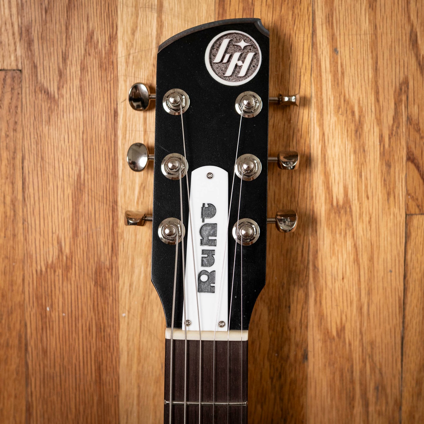 Lockhorn Instruments Runt Vintage Couch