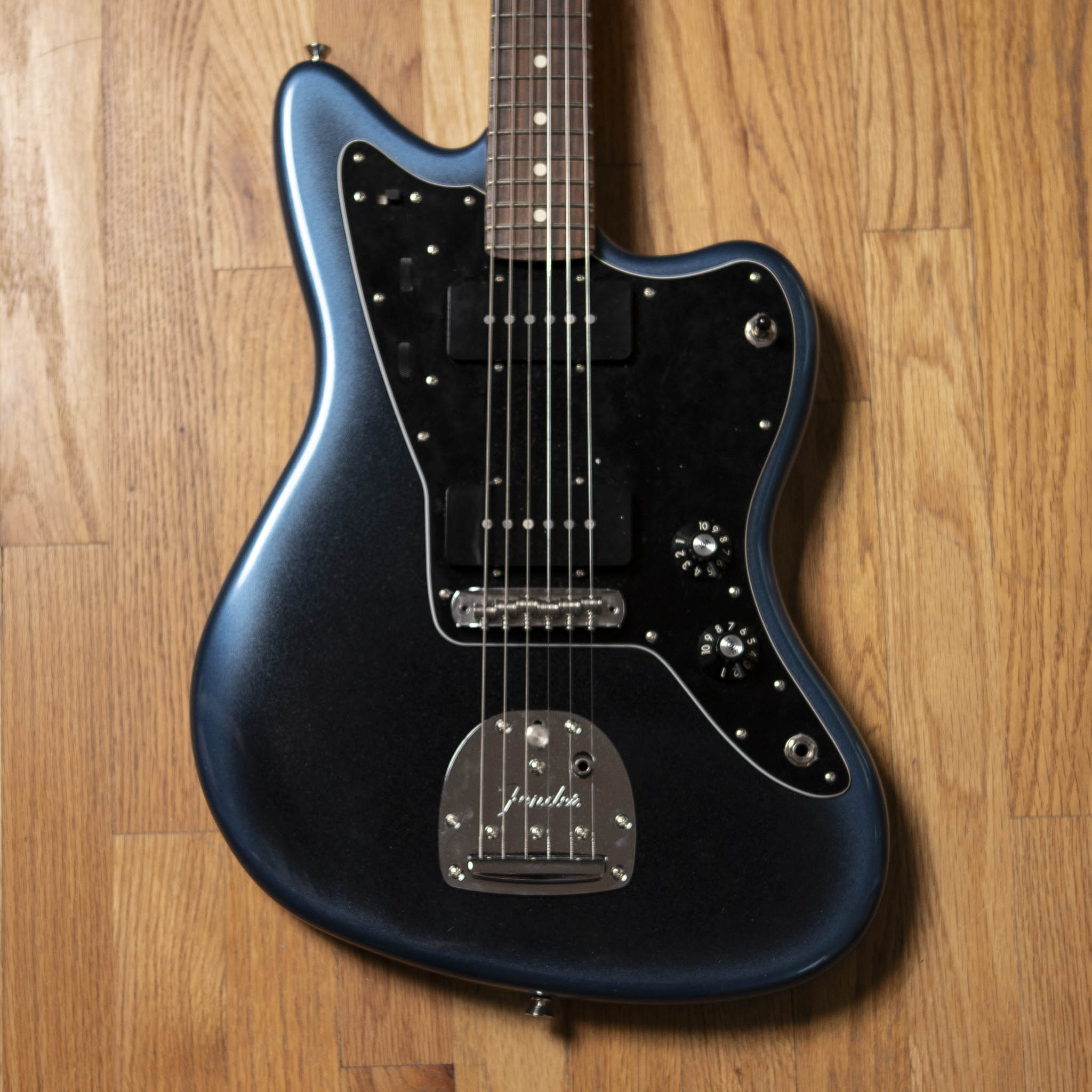 Fender – Black Bobbin