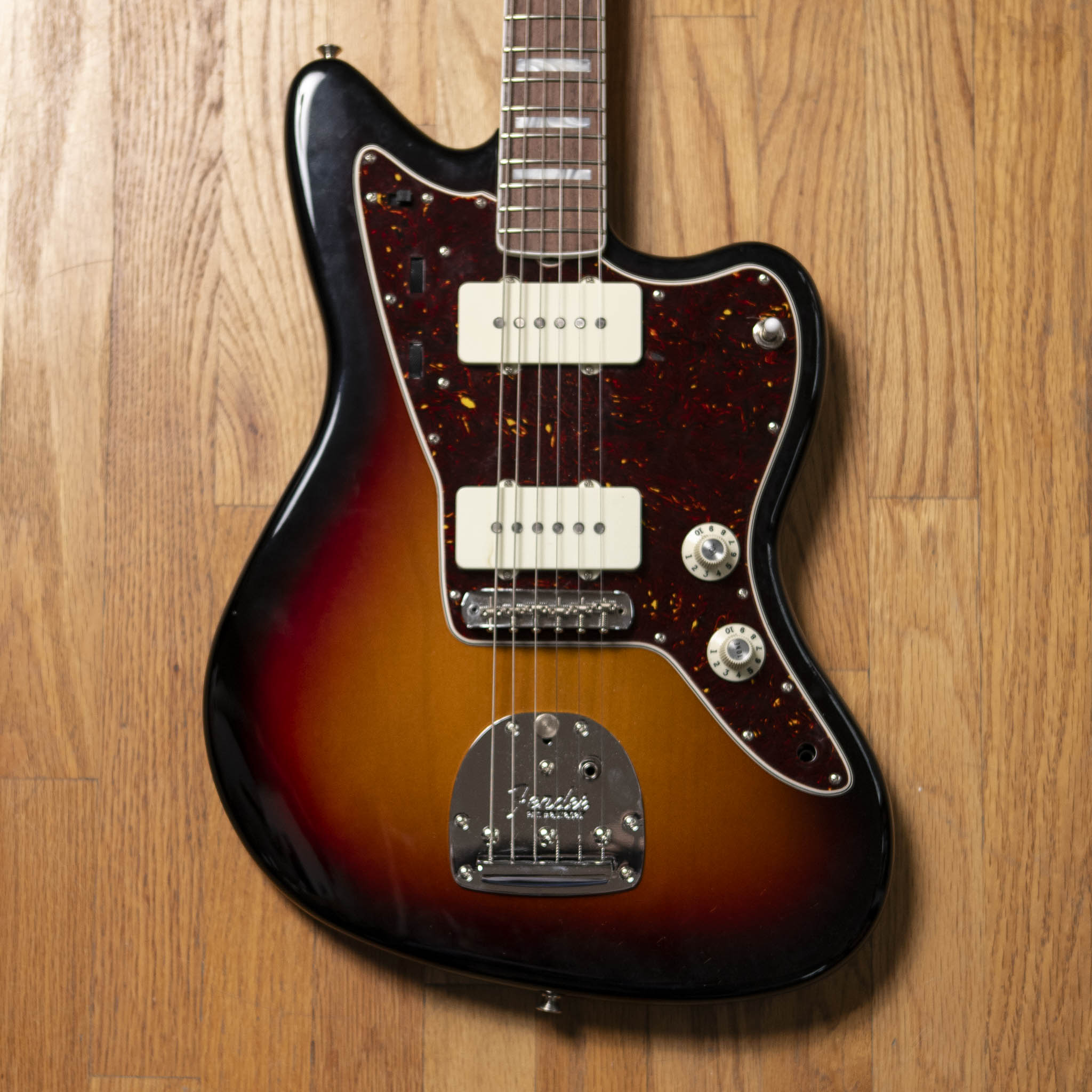 Fender – Black Bobbin