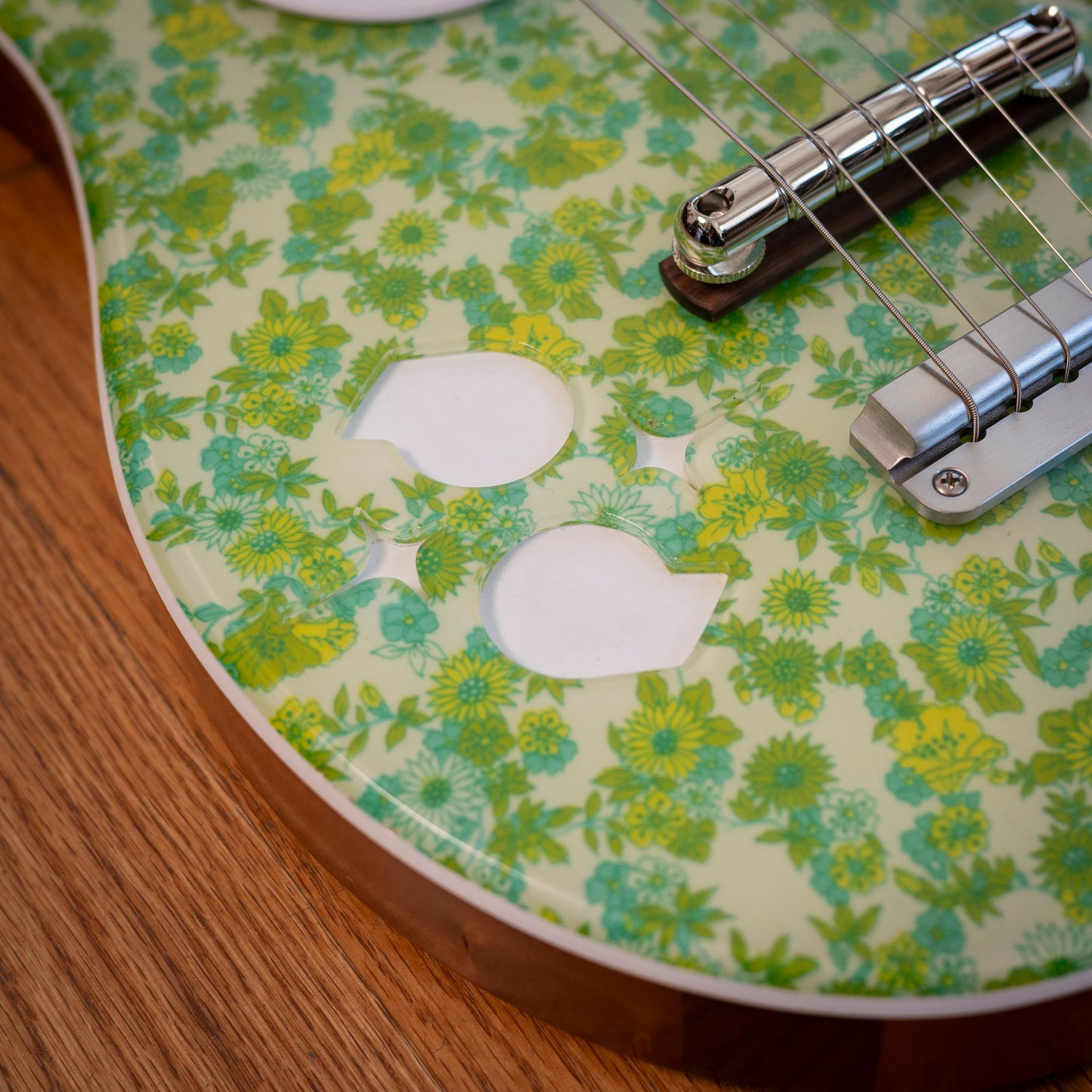 Lockhorn Instruments Runt Green Floral
