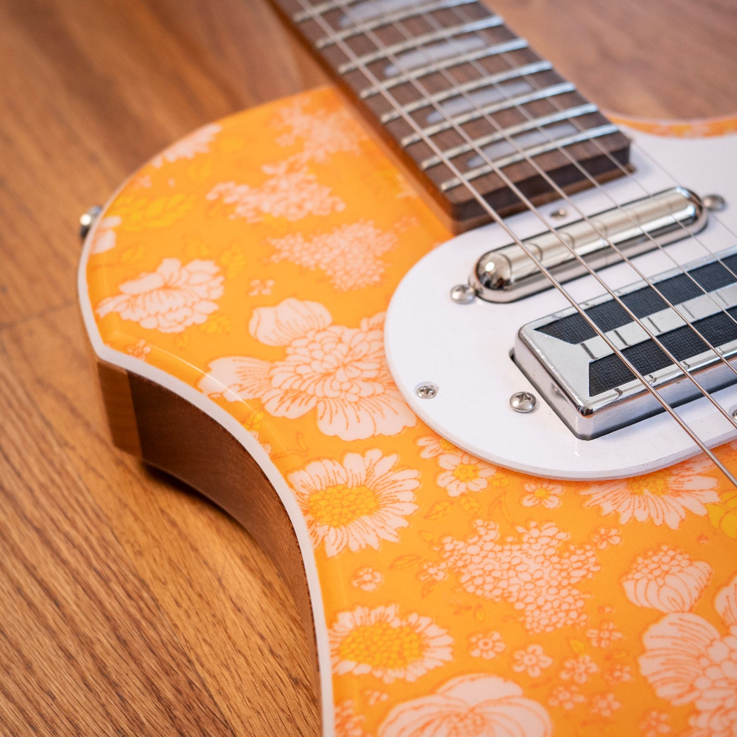 Lockhorn Instruments Runt Orange Floral