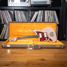 Load image into Gallery viewer, Fender 1962 &quot;Chicago Special&quot; Jazzmaster Shell Pink Left-Handed USED

