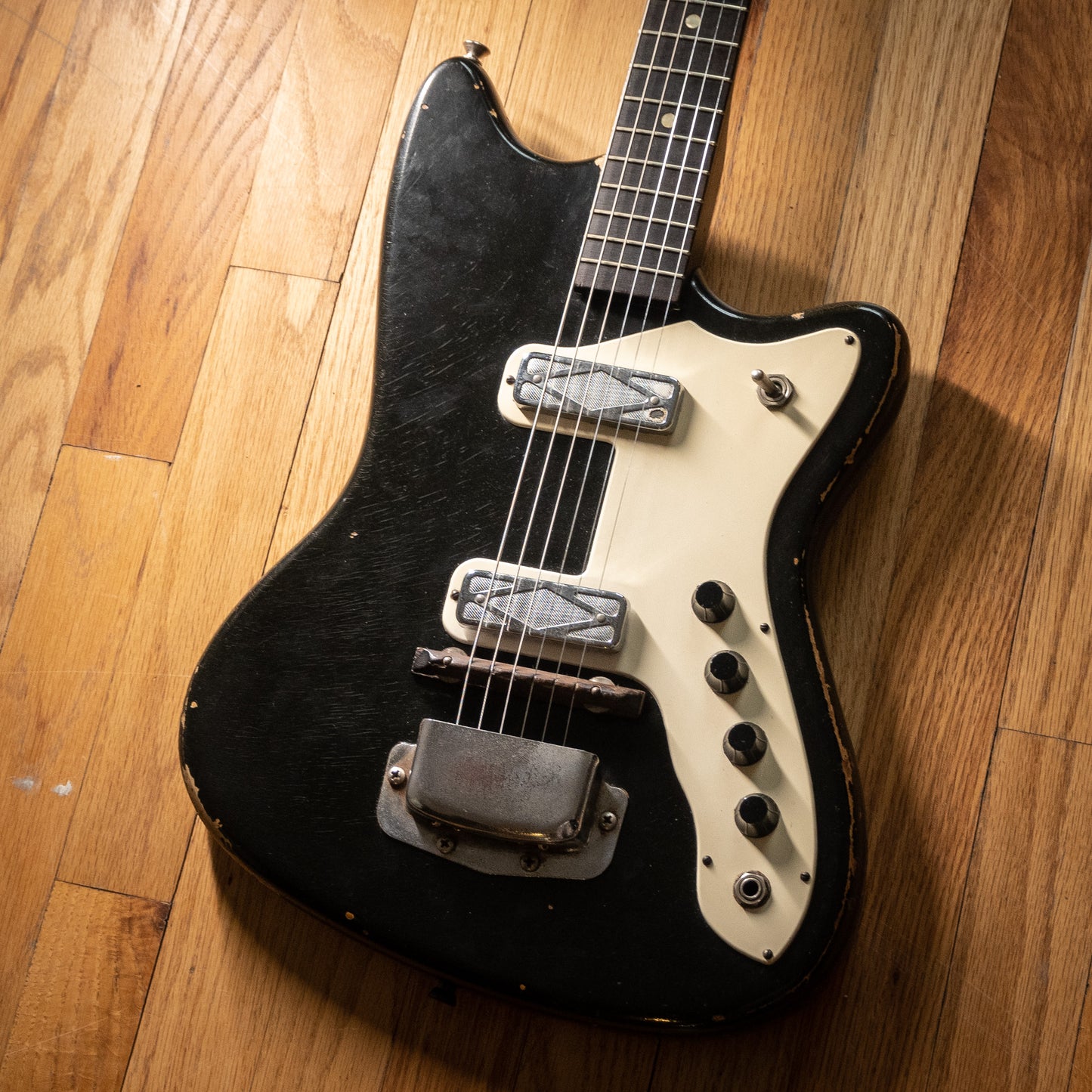 Silvertone Bobkat Black 1960s