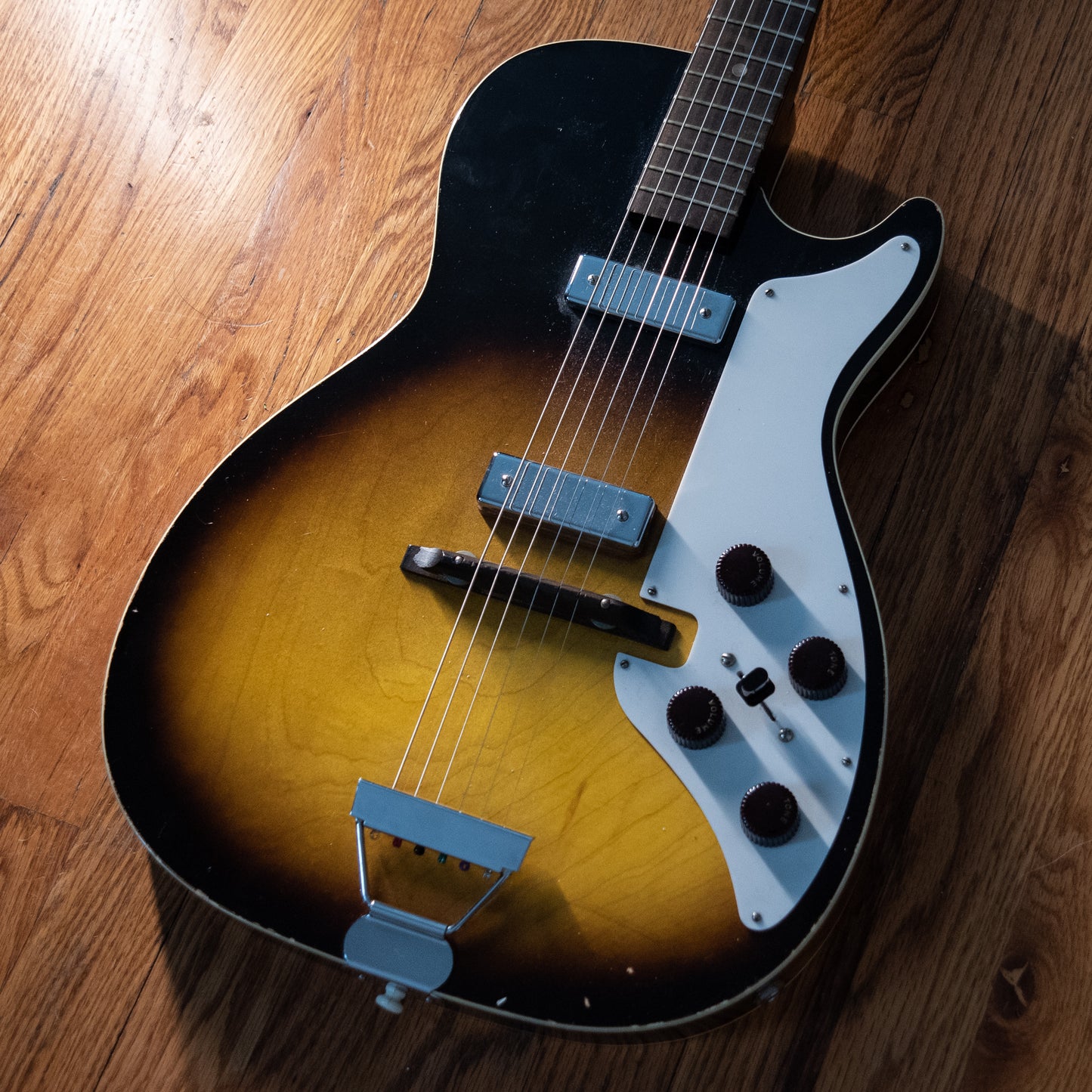 Harmony H46 Stratotone Mars Sunburst  60s w/OCBC